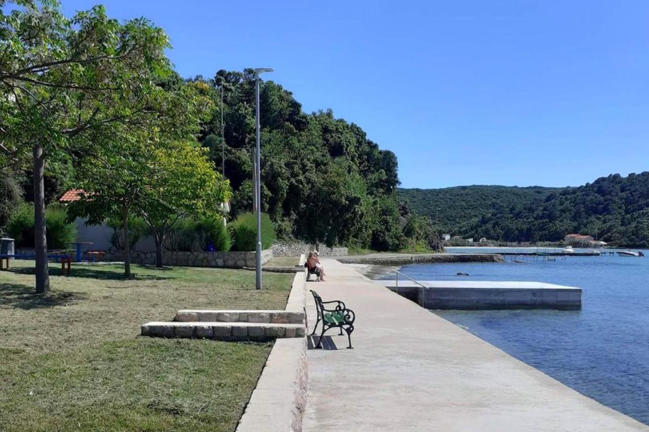 Apartments With A Parking Space Kampor, Rab - 14998 Exterior photo